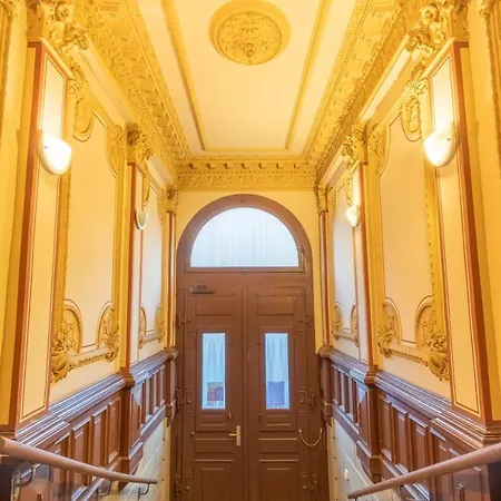 Feelgoodflats Design In Center, Station Close With Netflix Und Workplace